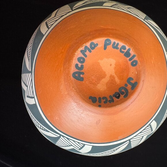 Acoma Pueblo Pottery Jar 6” x 6” — Signed J. Garcia — Lightning & Rain Pattern - Picture 3 of 7